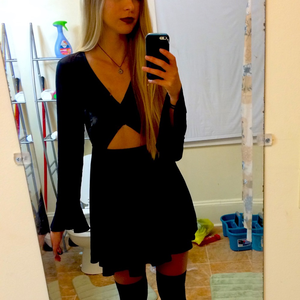 Bell sleeve cut out a-line black dress